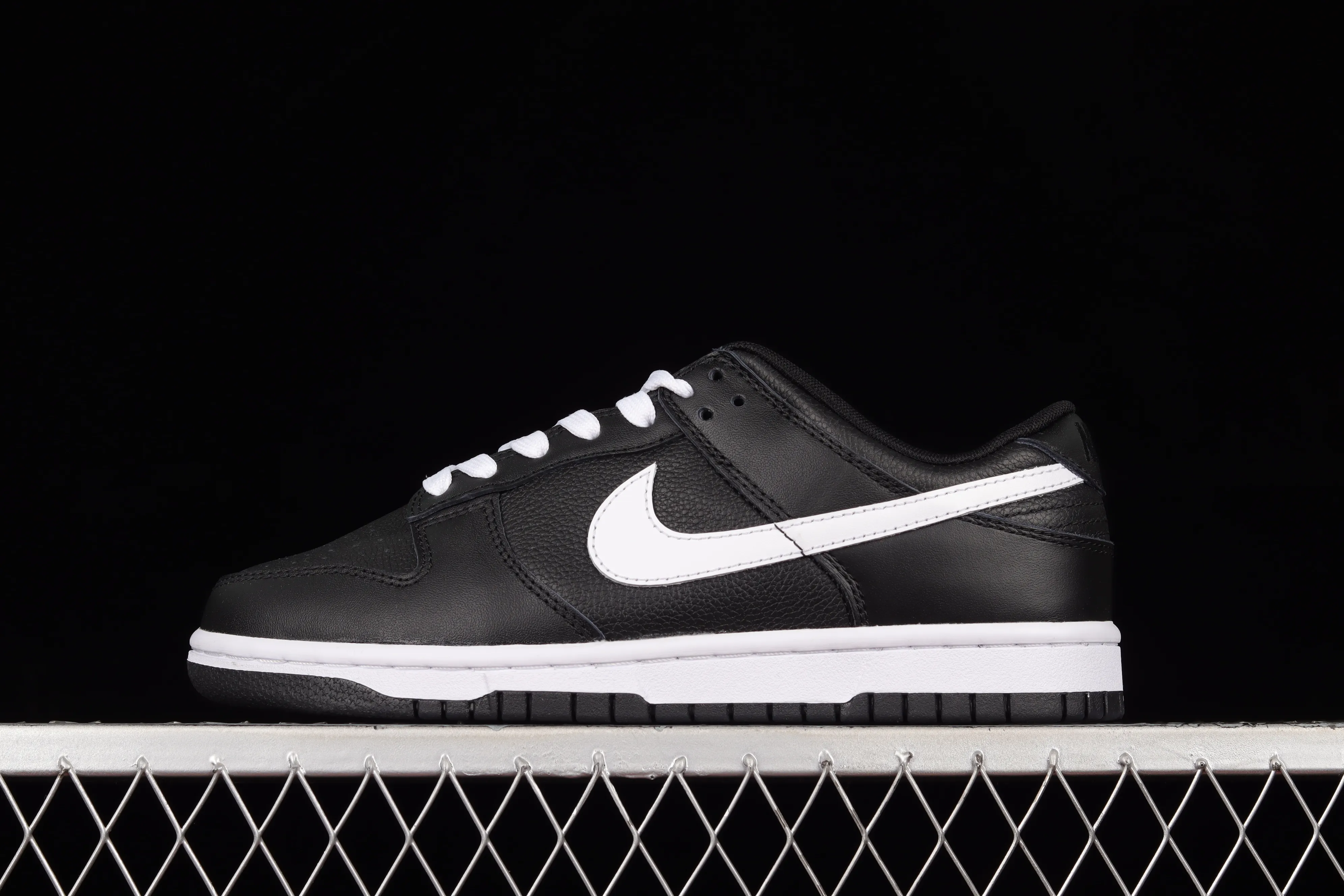 All categories Nk SB Dunk series Nk SB Dunk Low low-top sneakers Nk Dunk Low Retro pure black and white SB low-top sports and leisure sneakers DJ6188-002